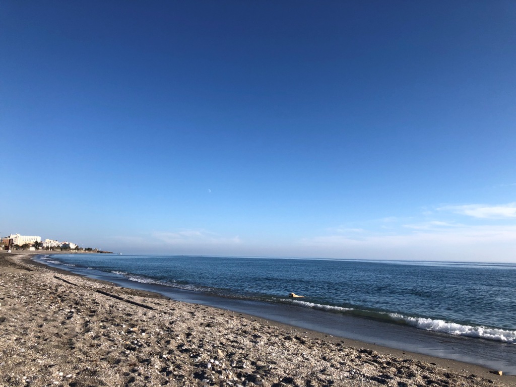 Fin badestrand - og, for vores vedkommende, årets sidste badetur