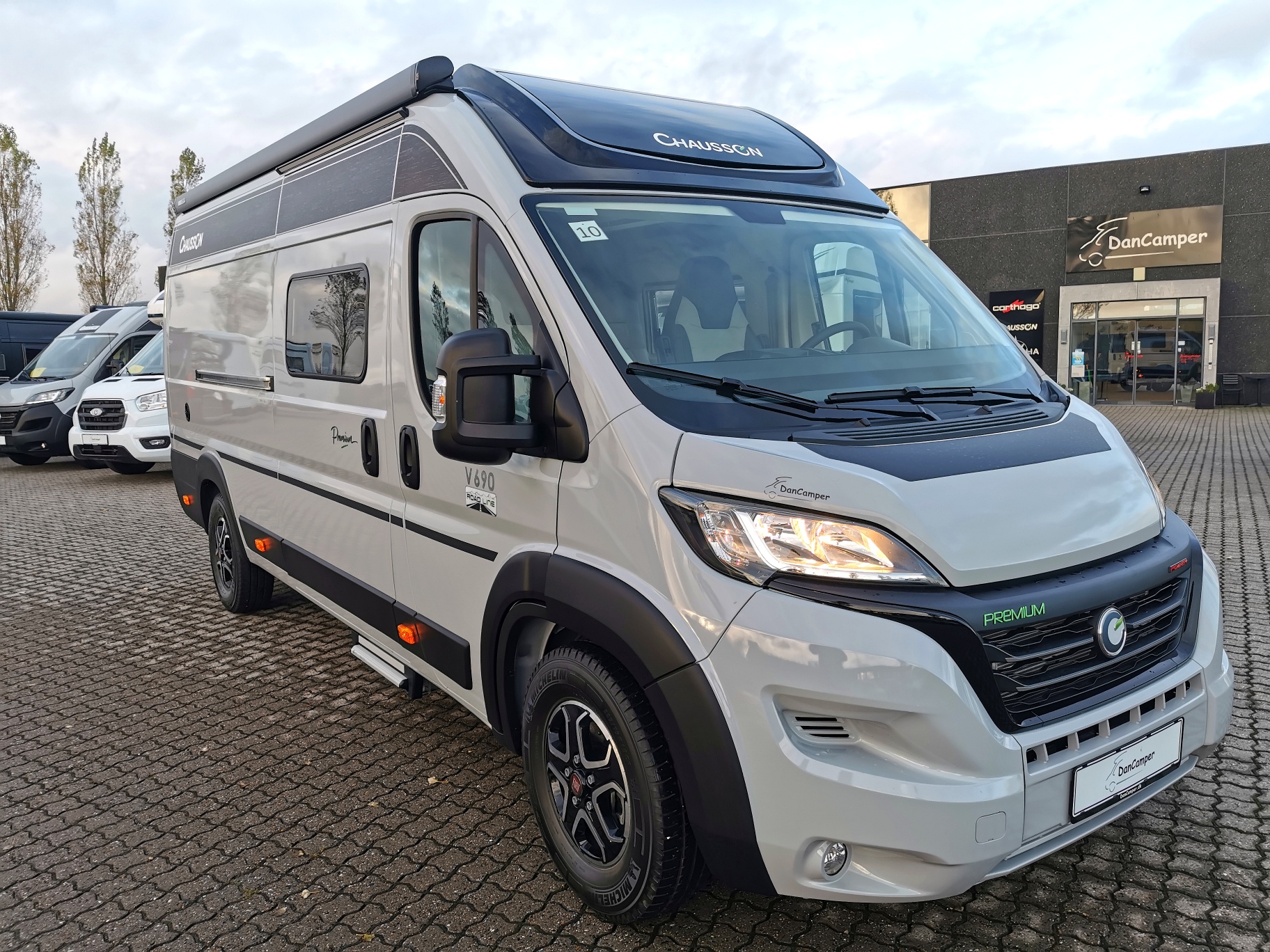 Chausson V690