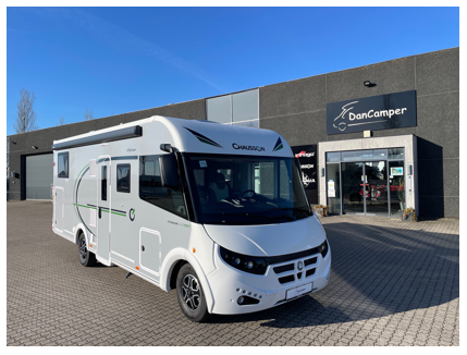 Den fantastisk rummelige Chausson 7057 måler 7,47m x 2,32m.